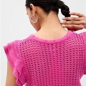 Gap Flutter Sleeve Crochet Sweater sz.M Sizzling Fushia Pink Ruffle Sleeves